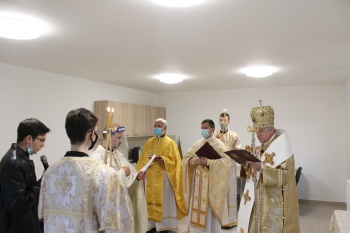 Arcibiskup Ján Babjak posvätil novú farskú budovu na vranovskom sídlisku Juh